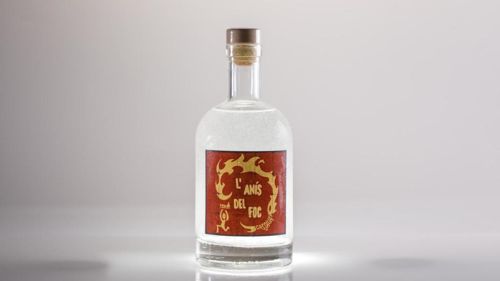 'L'anís del foc', la nueva cazalla creada por Antonio y Toni Martínez. EE