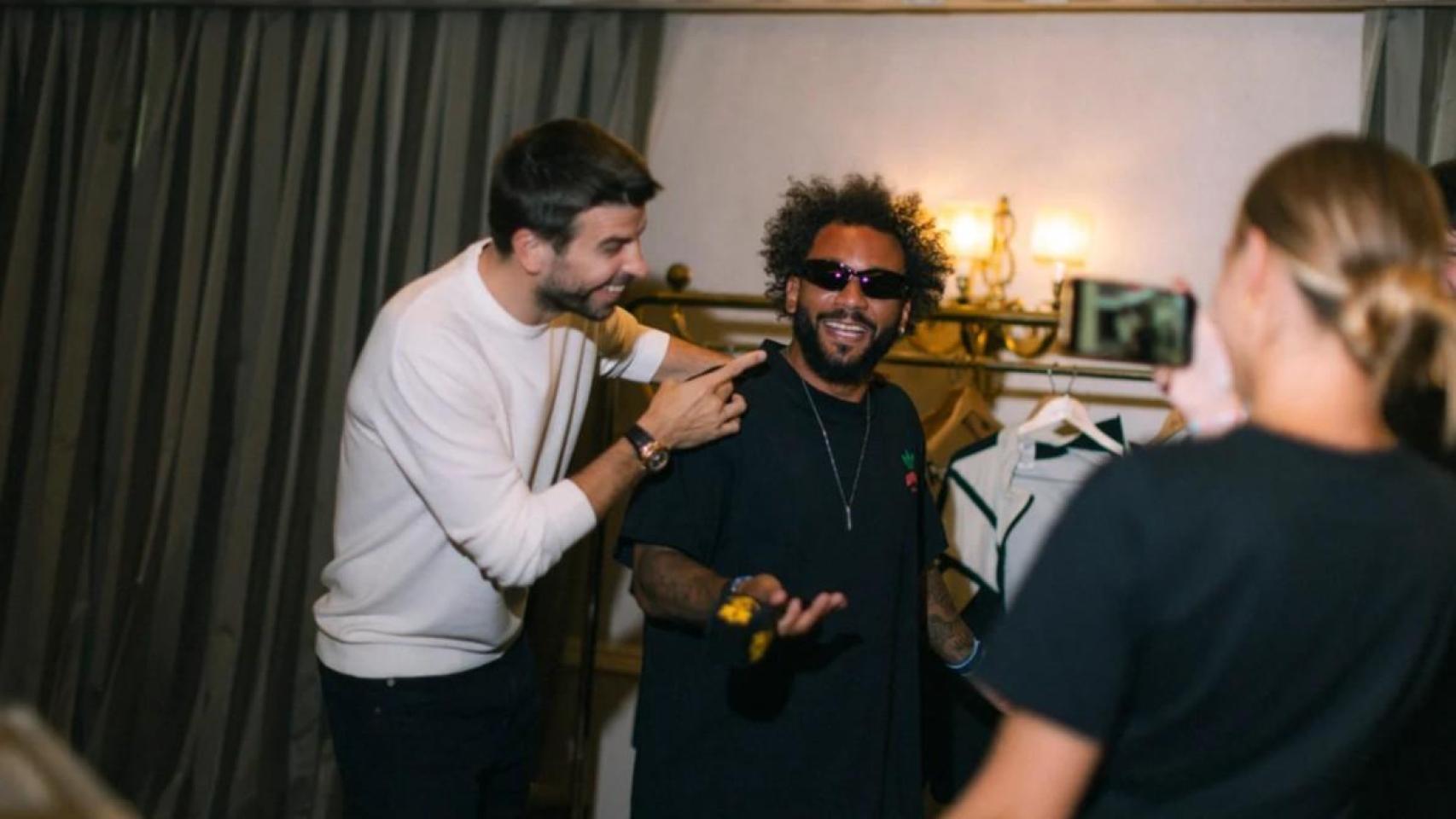 Marcelo, junto a Gerard Piqué.