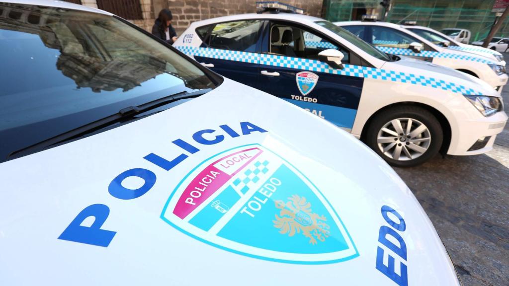 Imagen de archivo de una entrega de coches policiales.