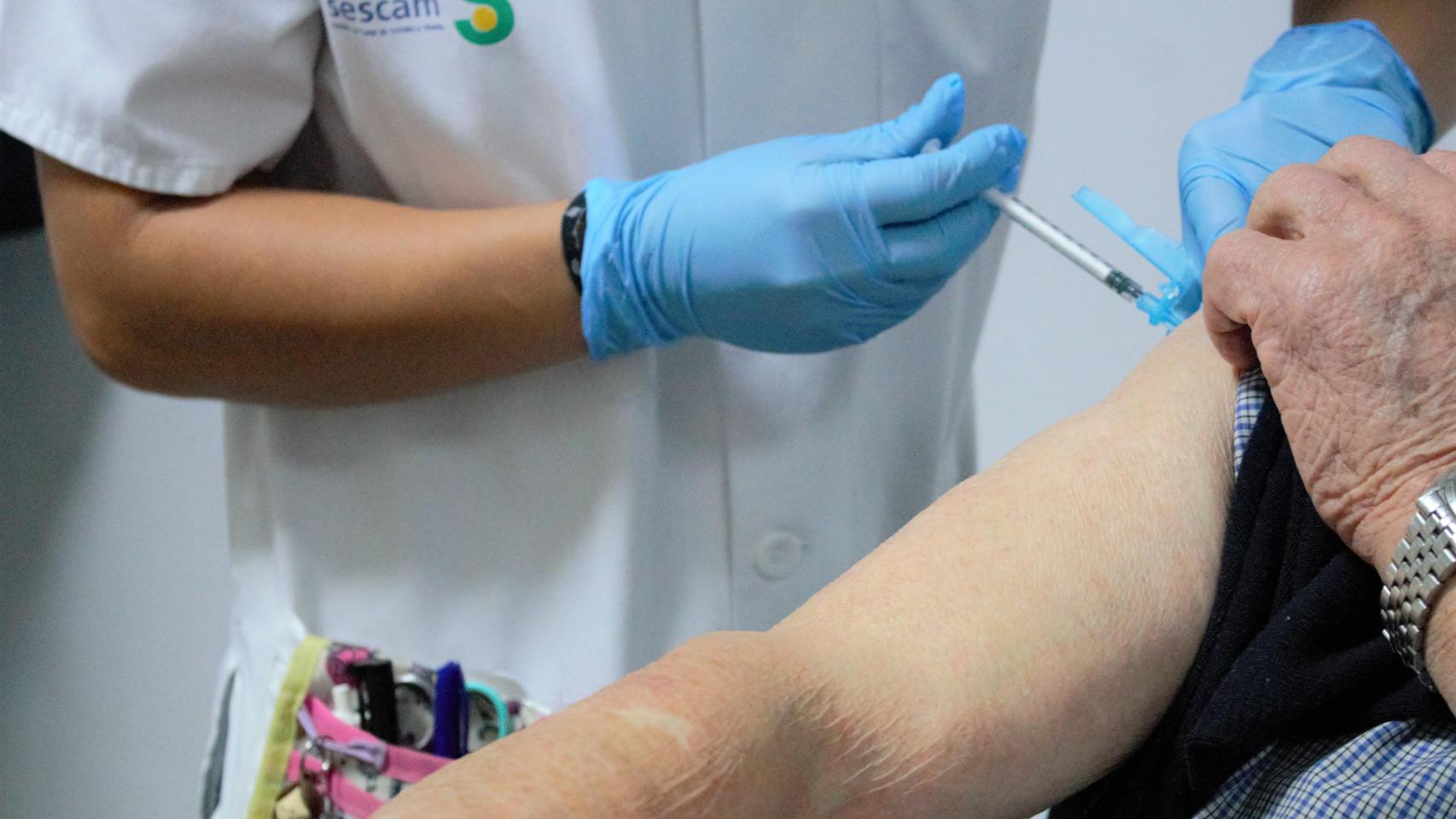 Comienza campaña de vacunación gripe y covid.