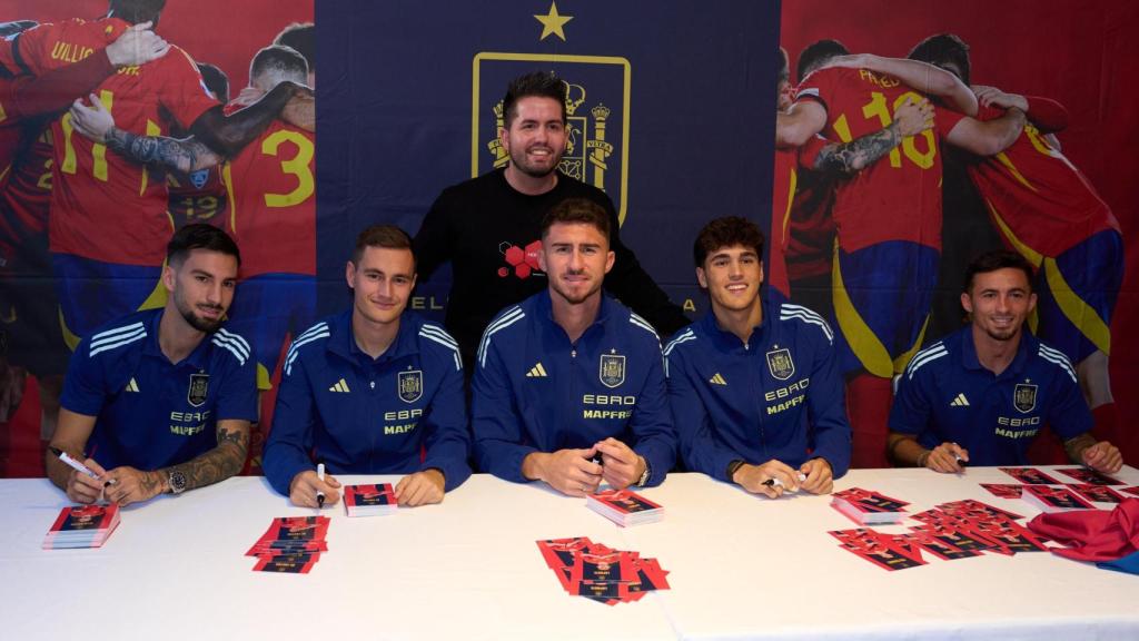 Varios jugadores de la Selección Española en una firma de autógrafos celebrada en el AC Hotel Palacio de Santa Ana