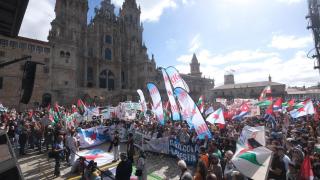 Decenas de personas durante la manifestación 'Galicia con Palestina', a 5 de octubre de 2025, en Santiago de Compostela, A Coruña, Galicia (España).