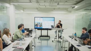 Un instante de la primera clase de IA aplicada al periodismo del Máster de EL ESPAÑOL.
