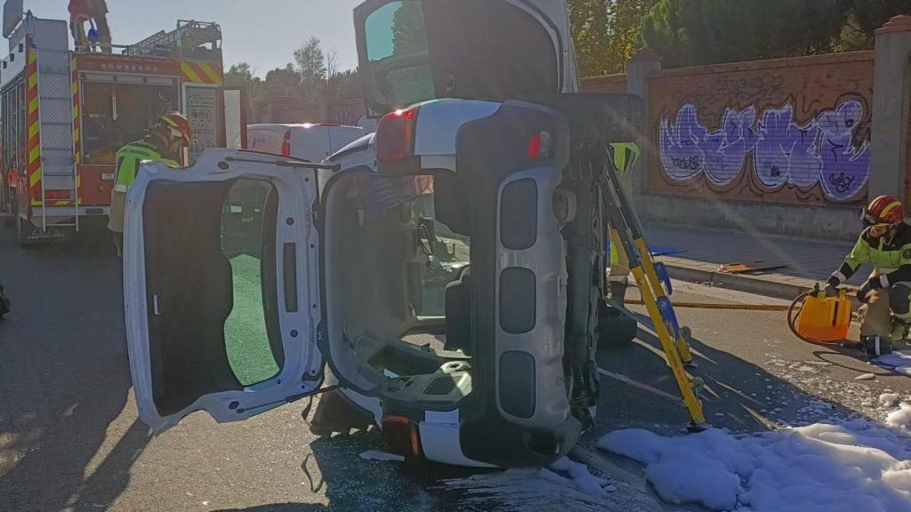 Una mujer resulta herida tras un tremendo vuelco de su vehículo