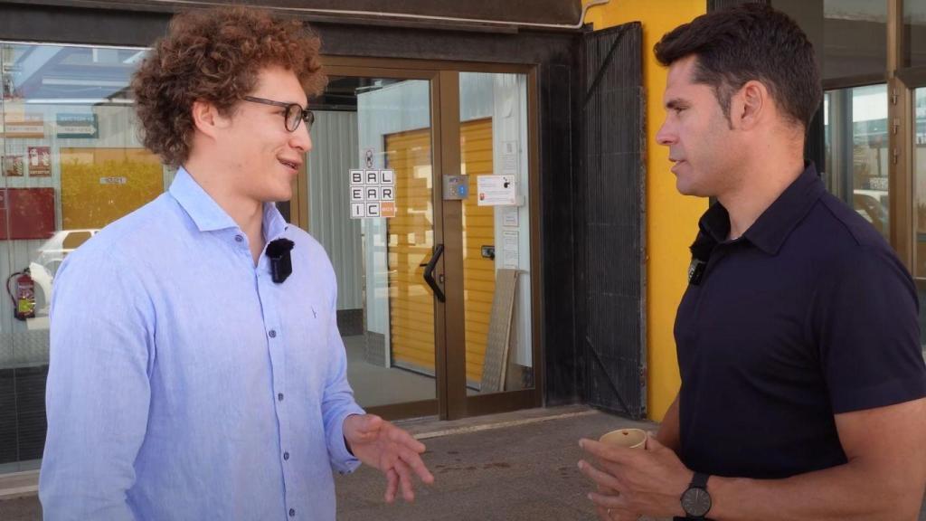 Arseniy Vdovin  (izquierda) y Adrián G. Martín (derecha)