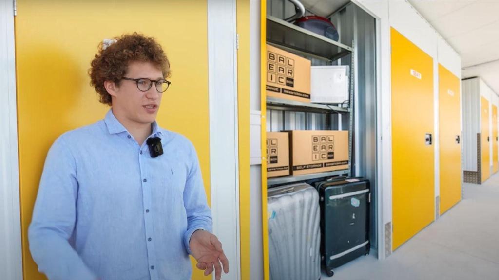 Montaje con Arseniy Vdovin, dueño de un negocio de trasteros, y imagen de Balearic Box