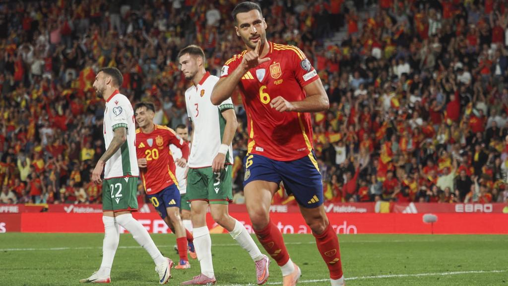 Mikel Merino celebra el gol marcado ante Bulgaria.