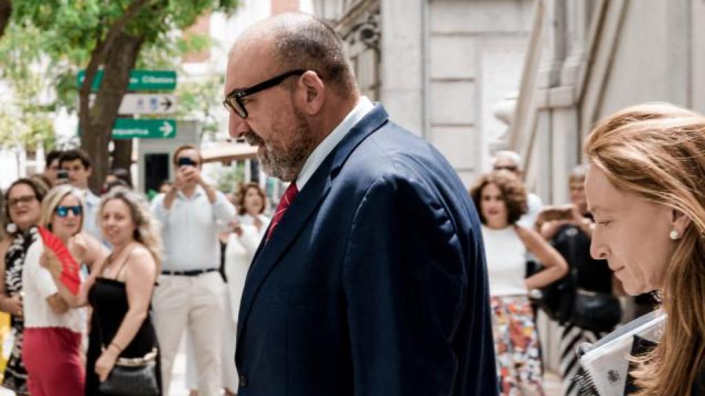 Koldo García y su abogada, Leticia de la Hoz, a la llegada al Tribunal Supremo en su comparecencia en junio de 2025.