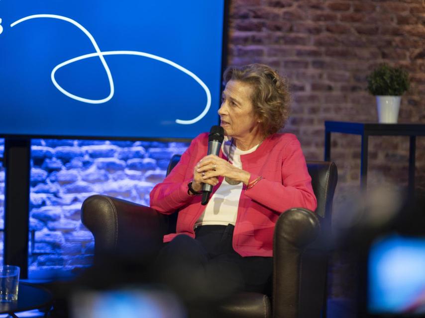 Julia Navarro, en un momento del encuentro con lectoras.