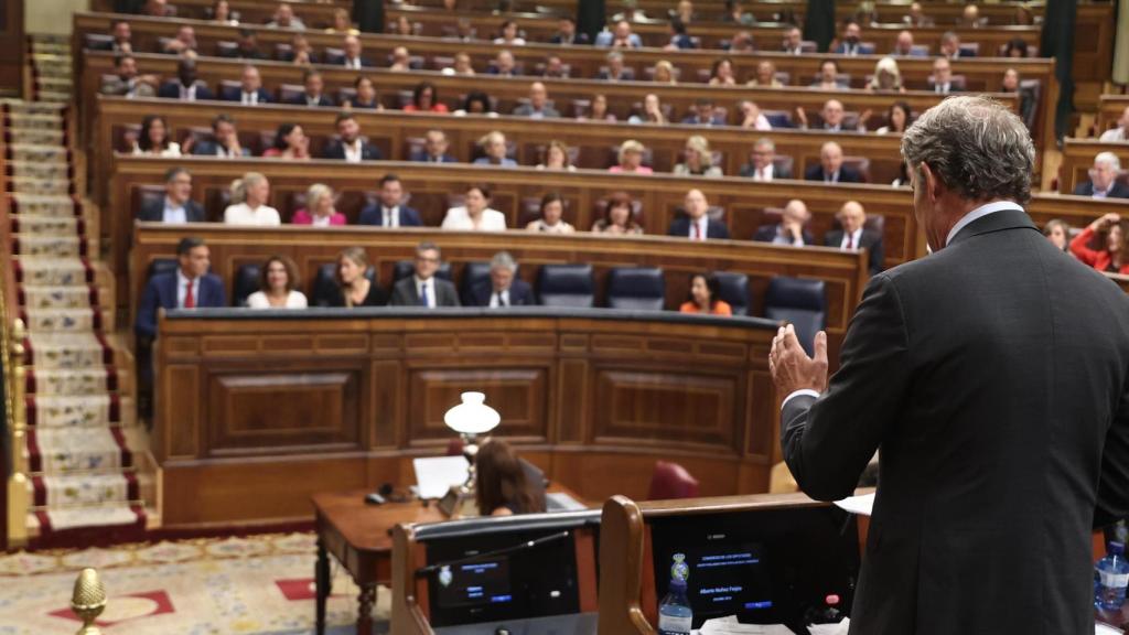 Sánchez y Feijóo en una sesión de control en el mes de diciembre.