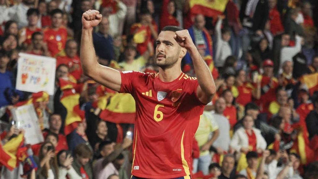 Mikel Merino celebra uno de sus goles contra Bulgaria.