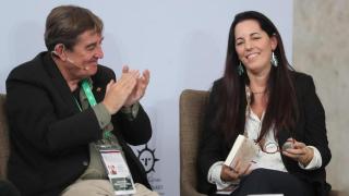 El director del Instituto Cervantes, Luis García Montero, junto Morgana Vargas Llosa en la presentación del 'Diccionario Mario Vargas Llosa' este martes, en el X Congreso Internacional de la Lengua Española (CILE) en Arequipa (Perú).