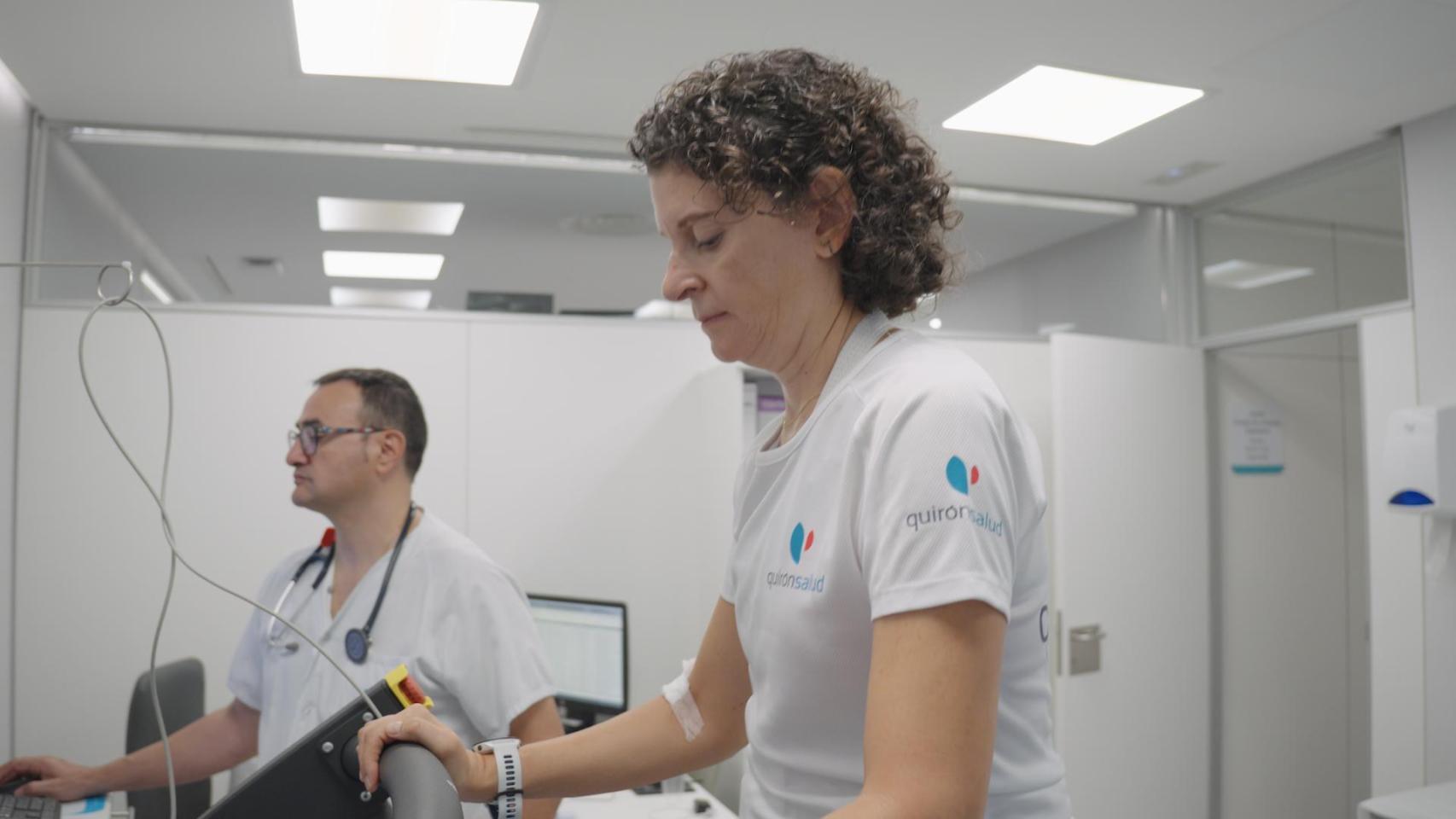 Mapi Morón durante su reconocimiento en Quirónsalud Alicante.