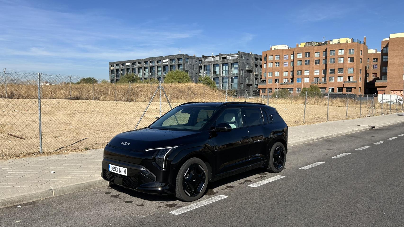 Vista tres cuartos delantera del Kia EV3 GT-Line