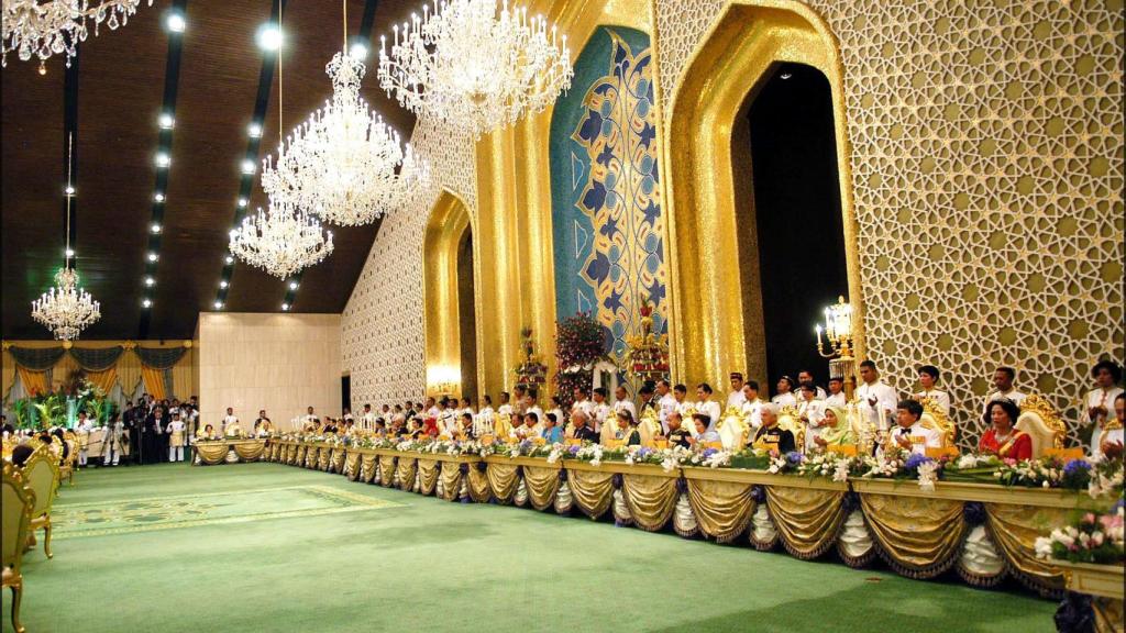 La boda de Haji Al-Muhtadee Billah, príncipe heredero de Brunei, y Dayangku Sarah binti Salleh, tuvo lugar en el palacio Istana Nurul Iman en 2004.