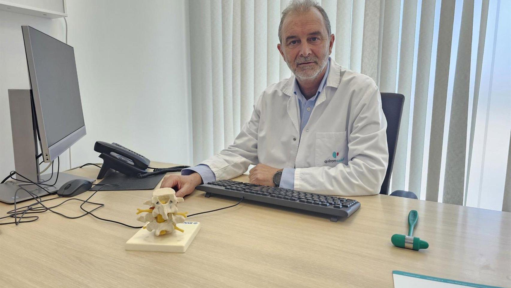 Víctor Urbano, jefe de la Unidad de Columna del Hospital Quirónsalud Málaga.