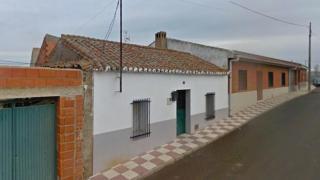 Domicilio de la calle El Pilar en el que ha sido hallado el cadáver. Foto: Google