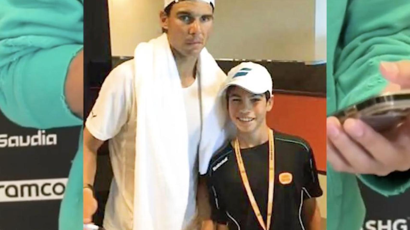 La confesión de Carlos Alcaraz al ver una vieja foto de niño con Rafa Nadal: Estaba prohibido, pero tenía que hacerlo