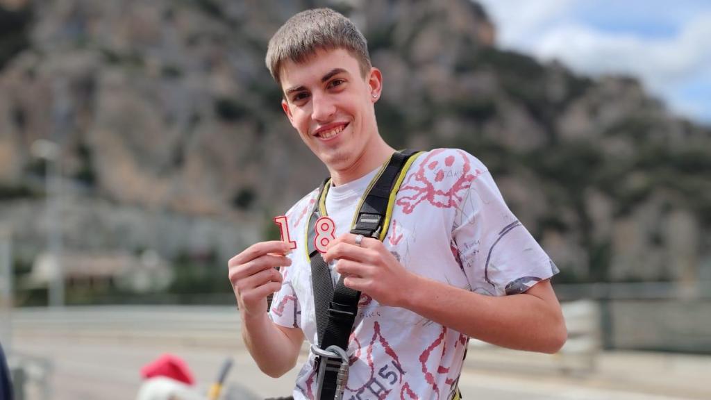 Juan, en otra imagen reciente, cedida por su madre a EL ESPAÑOL.