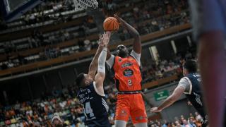 El jugador de Básquet Coruña, Yoanki Mencía, admite uno de los cargos por violencia de género