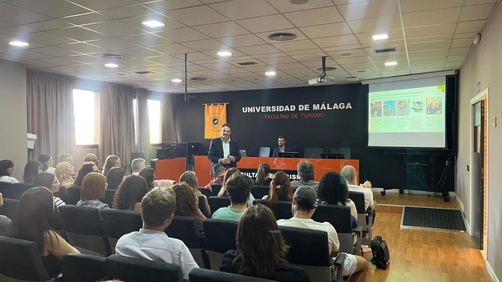 Un momento de la conferencia sobre IA en la UMA.