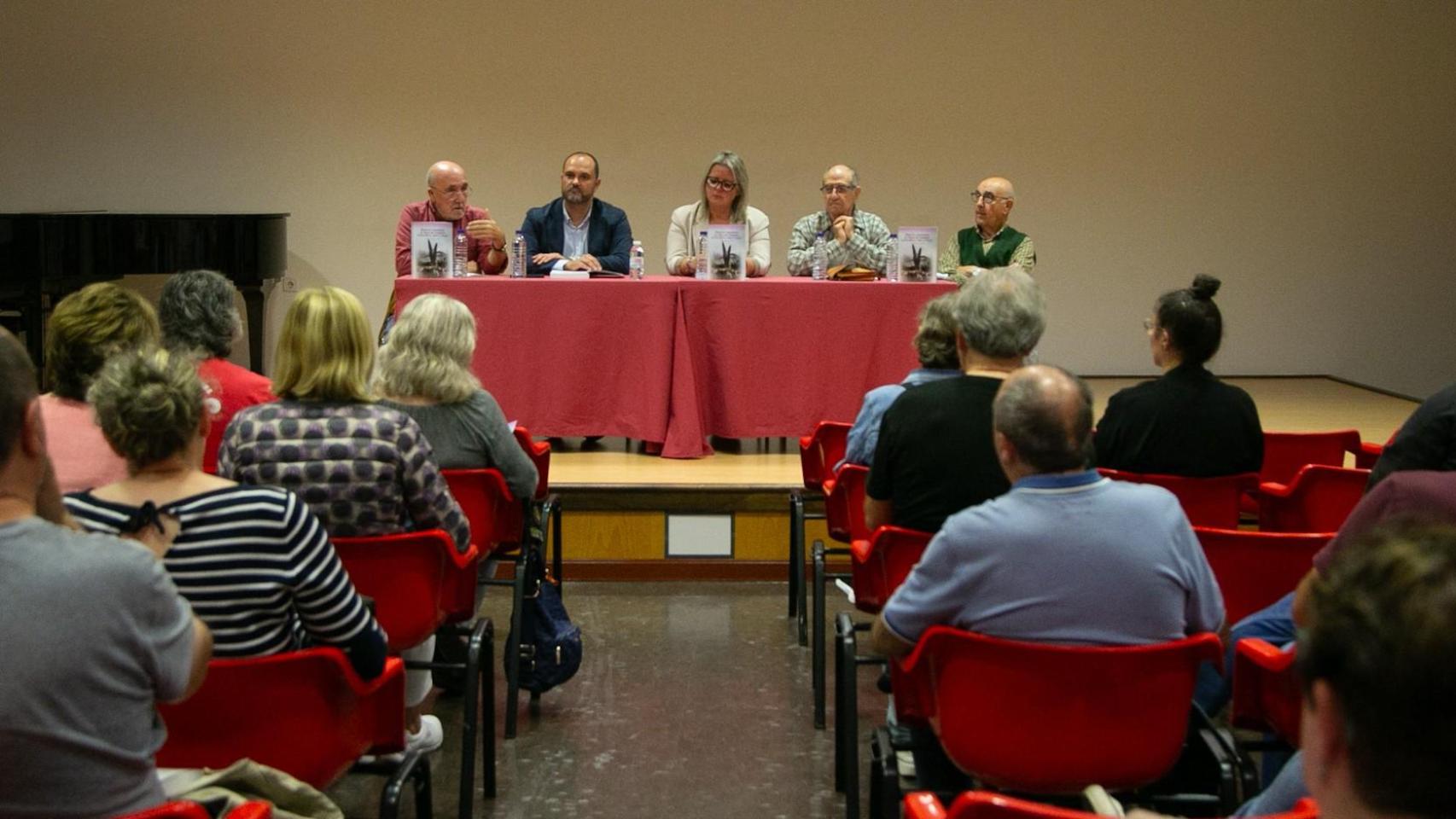 La Diputación de A Coruña presenta un libro en homenaje a las víctimas del franquismo en Ferrolterra