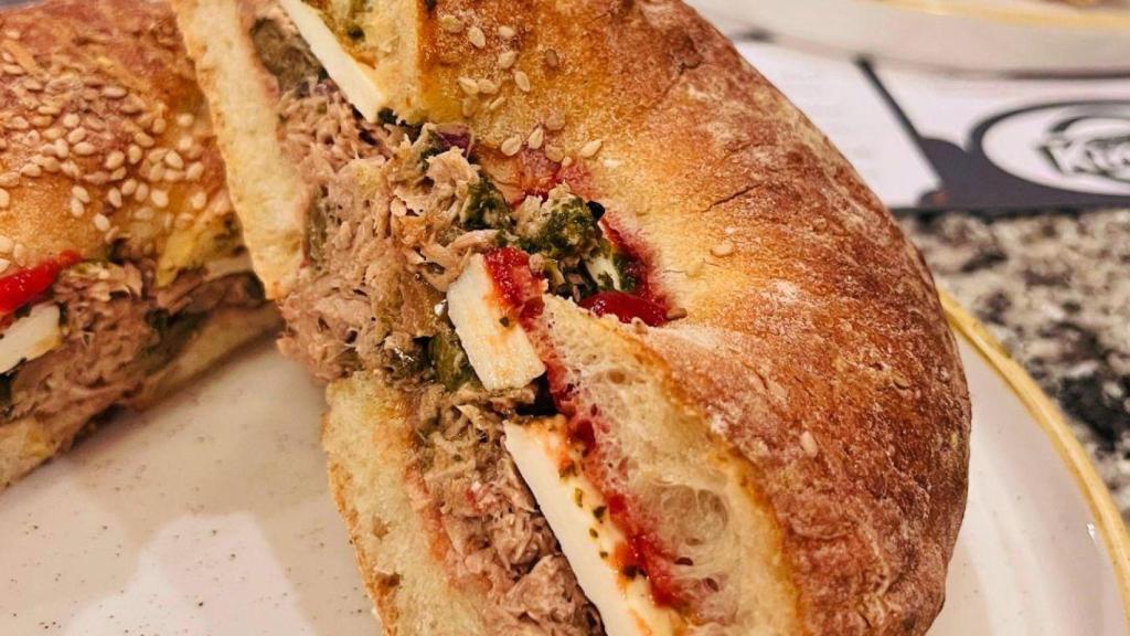 Hobż biż-żejt o pan con aceite.