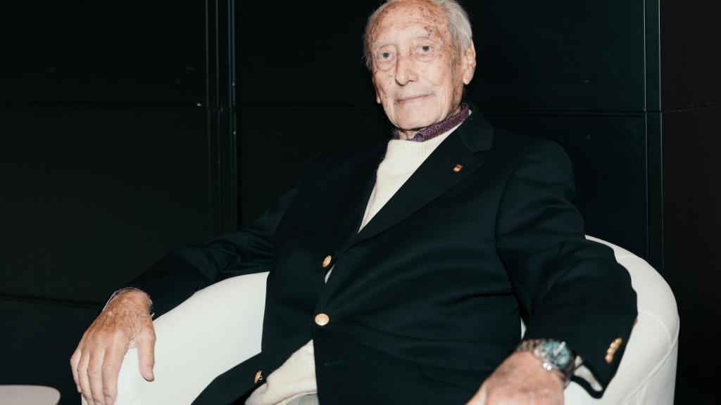 Antonio Sabugueiro, en la presentación de la camiseta de la San Silvestre 2025