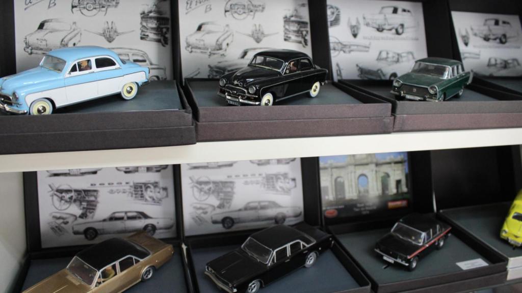 Una parte de la colección privada de Diego que tiene expuesta en su tienda.