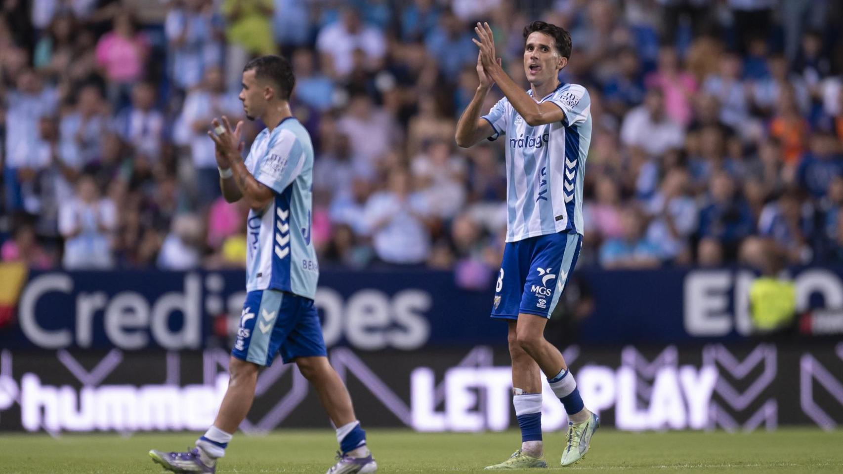 Juanpe devuelve la ovación a La Rosaleda.