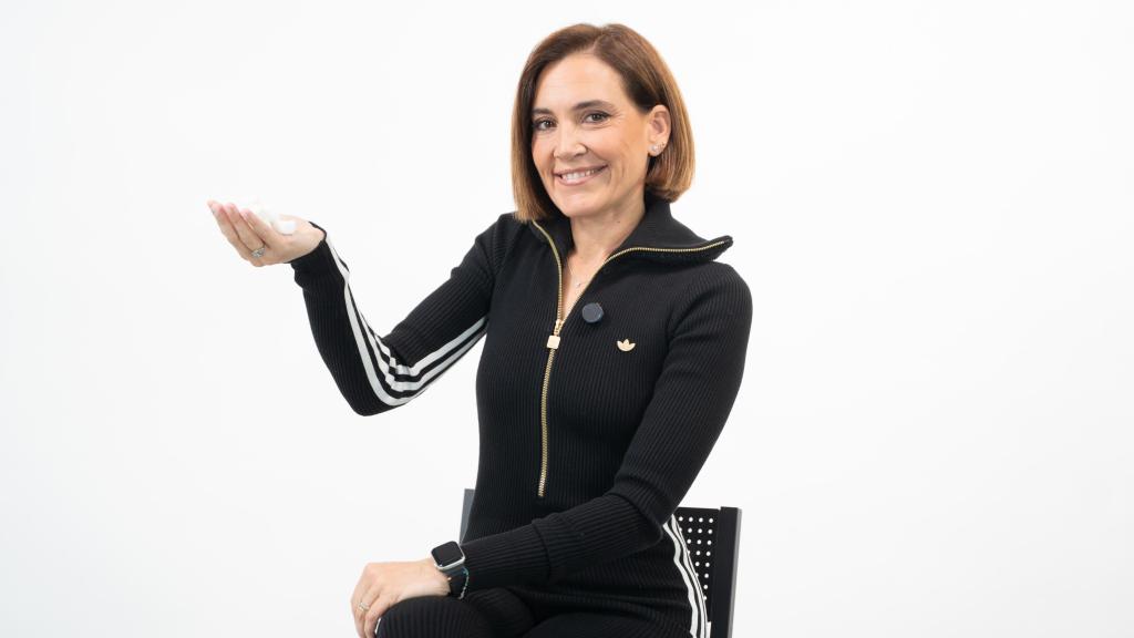 La experta posando con unos terrones de azúcar tras la grabación del vídeo para Magas.