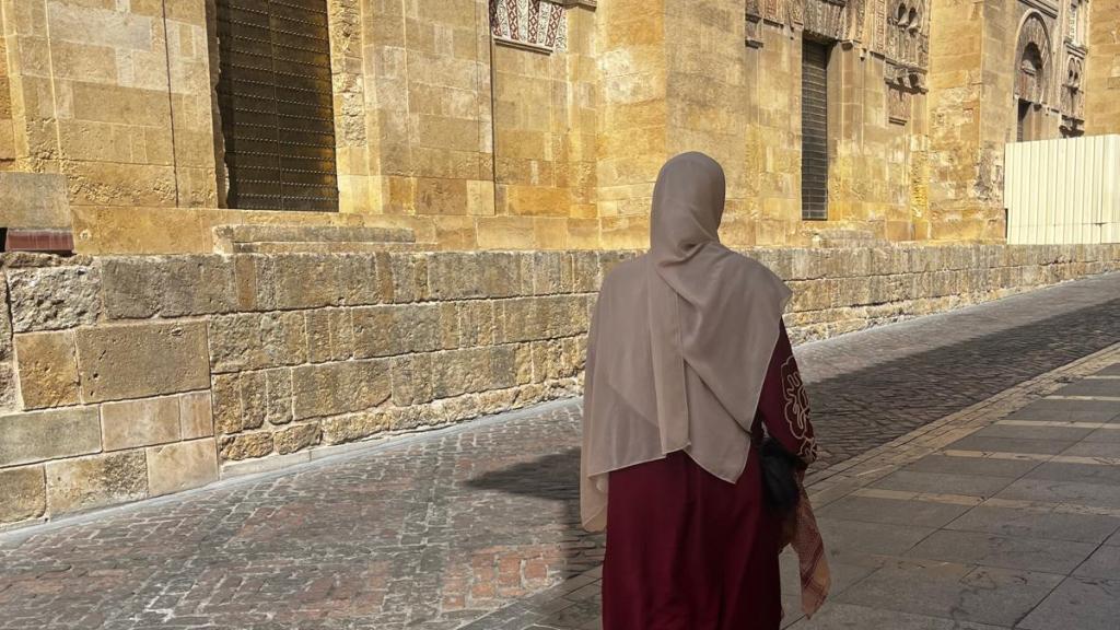 Eman Akram, la alumna expulsada del IES Práxedes Mateo Sagasta por llevar hiyab.