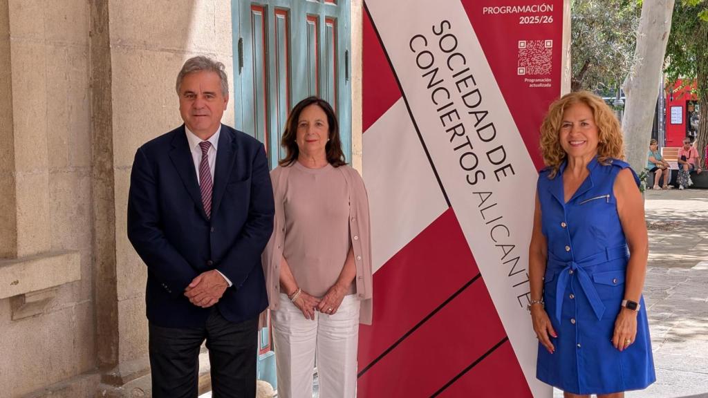 Alfonso Ramón-Borja, Telma Bonet y María Dolores Padilla, en la presentación en junio en el Principal.