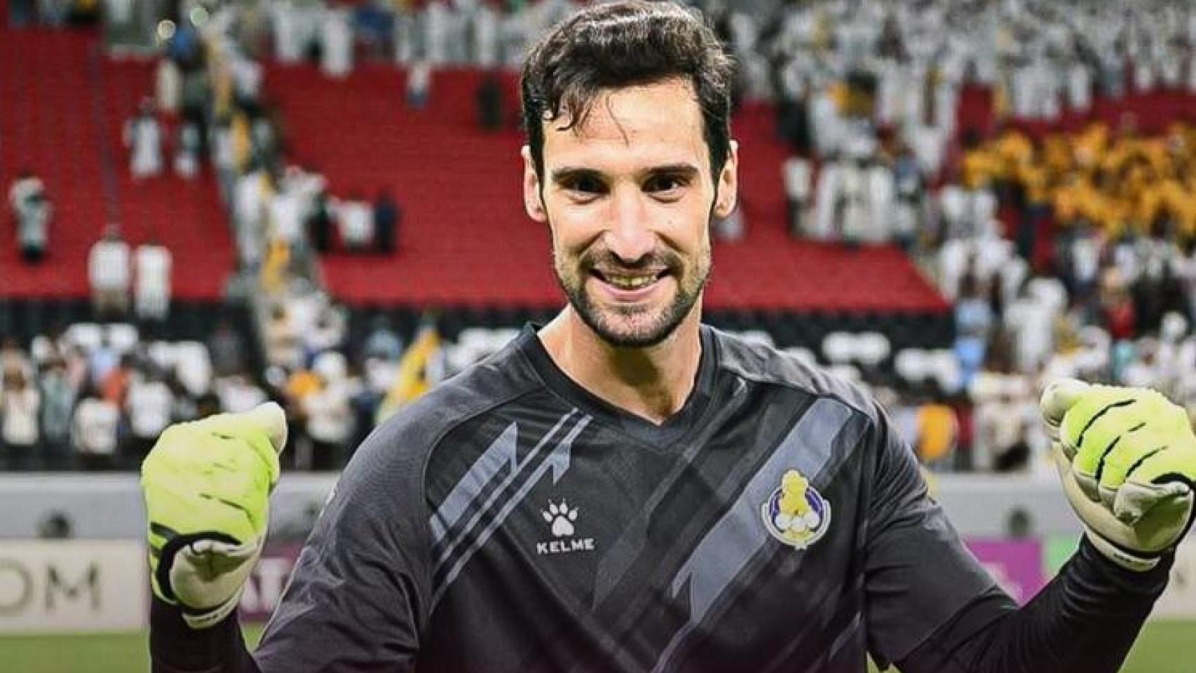 Sergio Rico celebra una victoria con el Al-Gharafa.