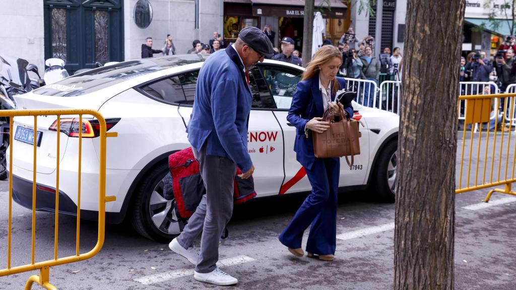 Koldo García y su abogada, Leticia de la Hoz, este jueves llegando al Tribunal Supremo.