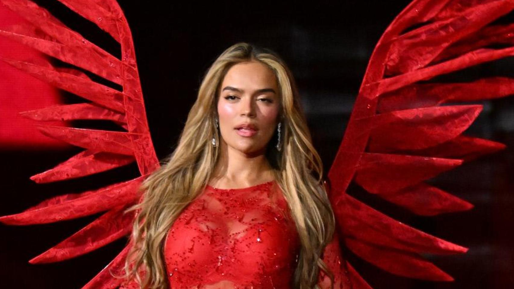 Karol G debuta como ángel de Victoria's Secret en Nueva York.