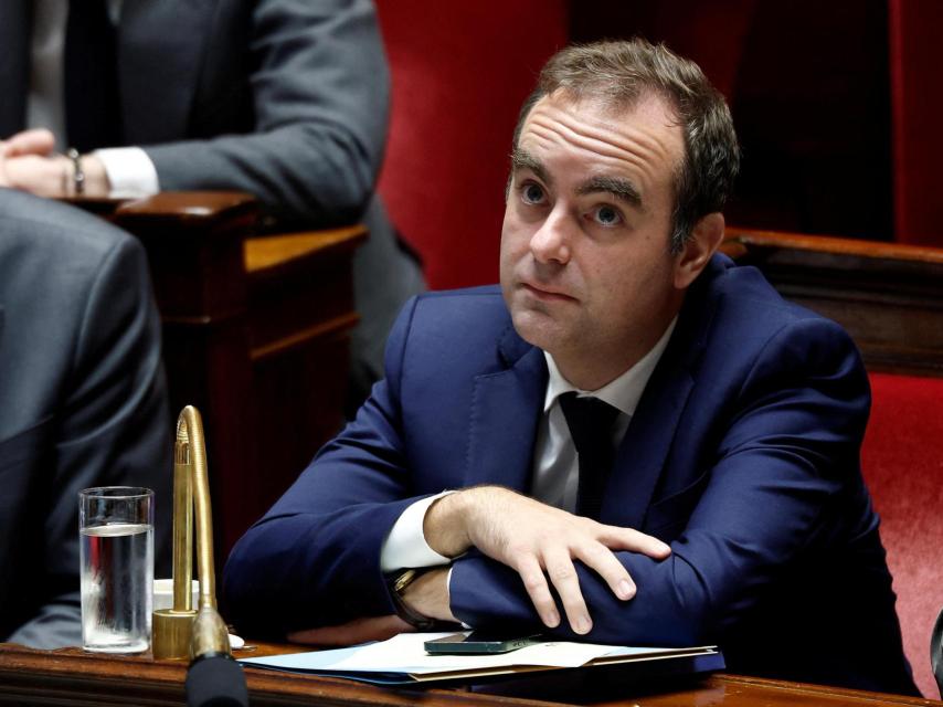 El primer ministro francés, Sébastien Lecornu, asiste a un debate en la Asamblea Nacional.