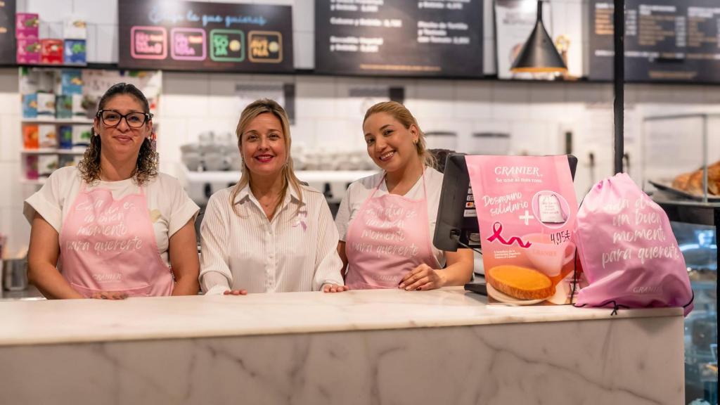 Andreina, dependienta, Sandra Sanz, gerente de Granier Zaragoza y Jenny, dependienta.