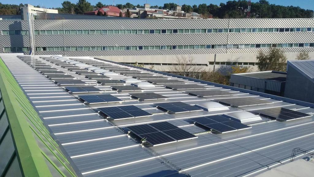 Paneles instalados en la EEI del campus de As Lagoas.