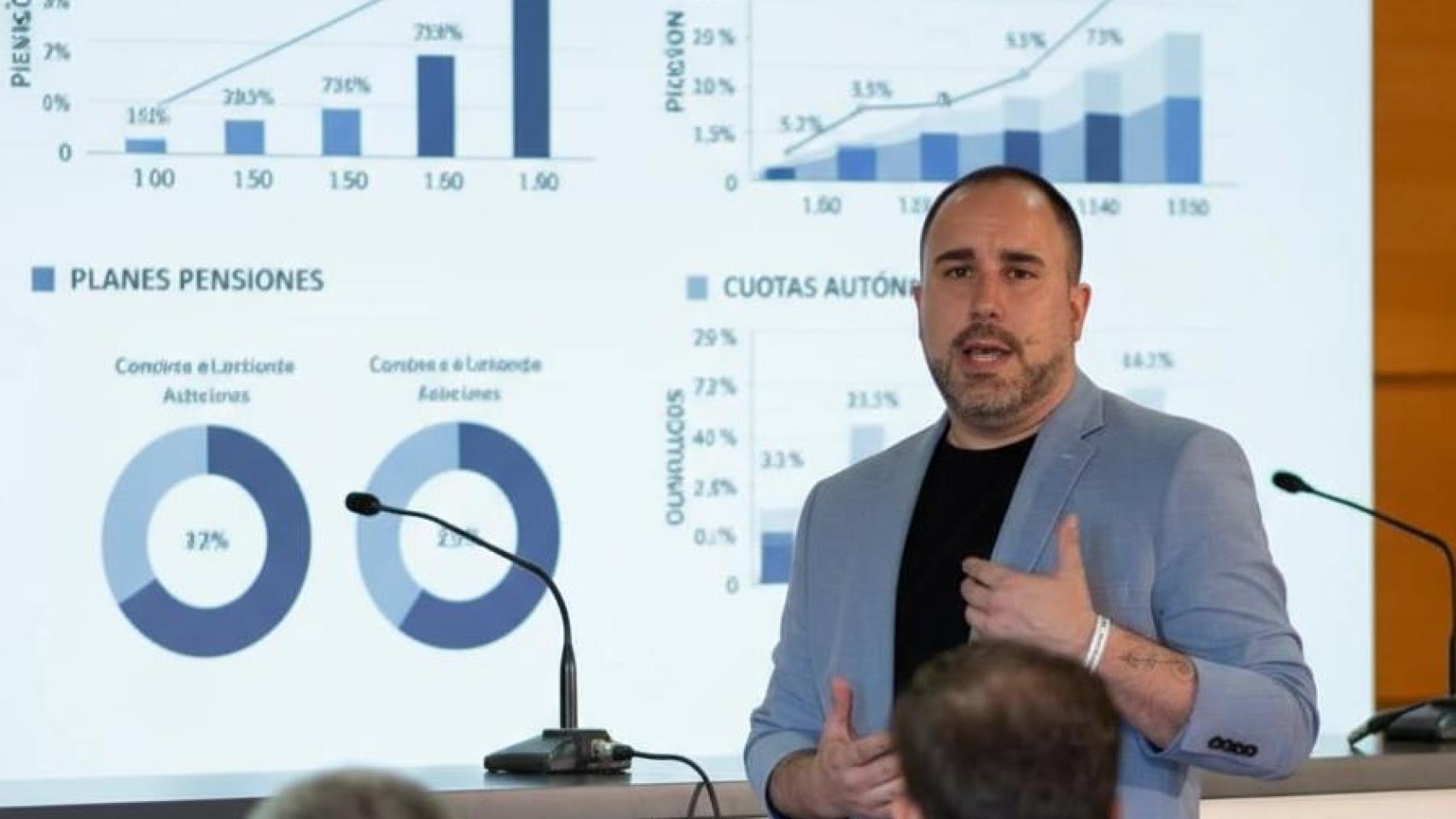 Germán en una conferencia.