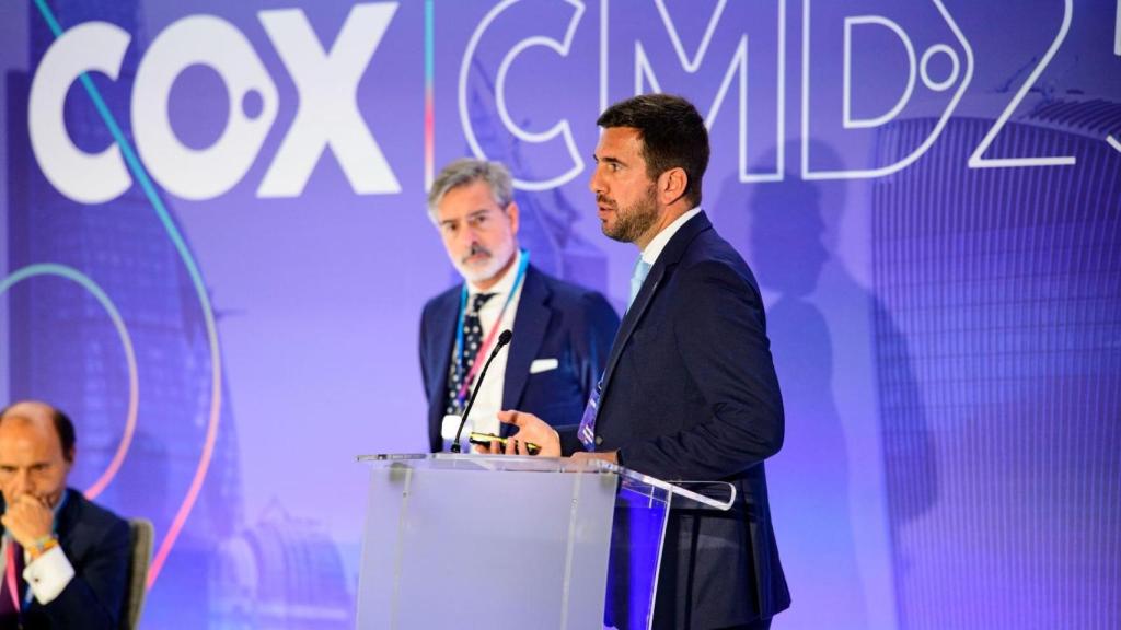 El presidente de Cox, Enrique Riquelme, interviene en el Capital Markets Day de la compañía, este jueves en Londres.