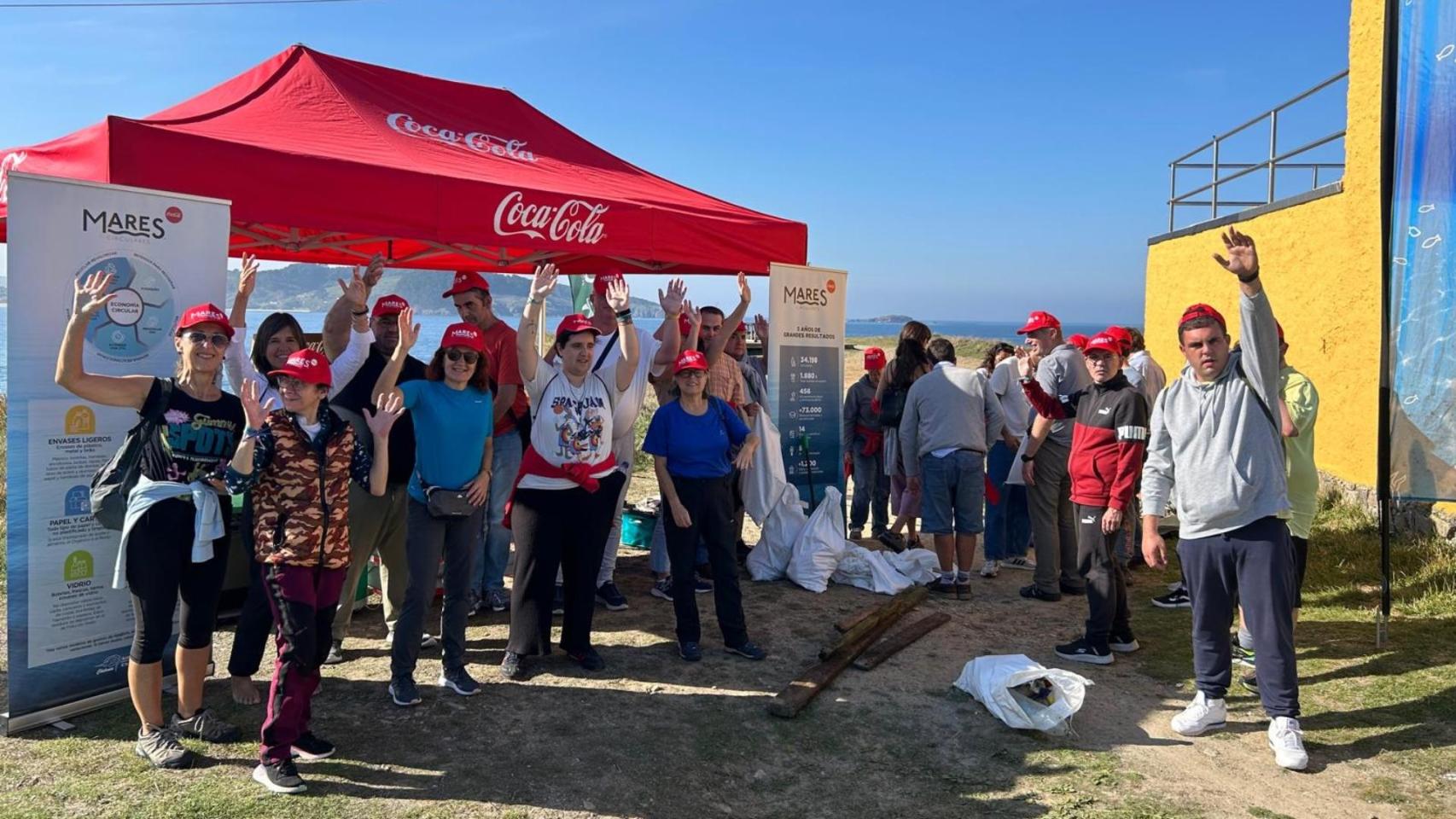 Cofer, Aje Ferrolterra y Mares Circulares retiran 40,94 kilos de residuos de la playa de A Fragata