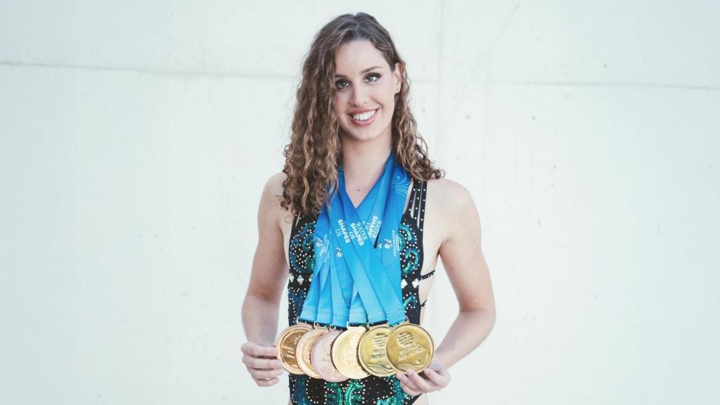 Iris Tió con las seis medallas conseguidas