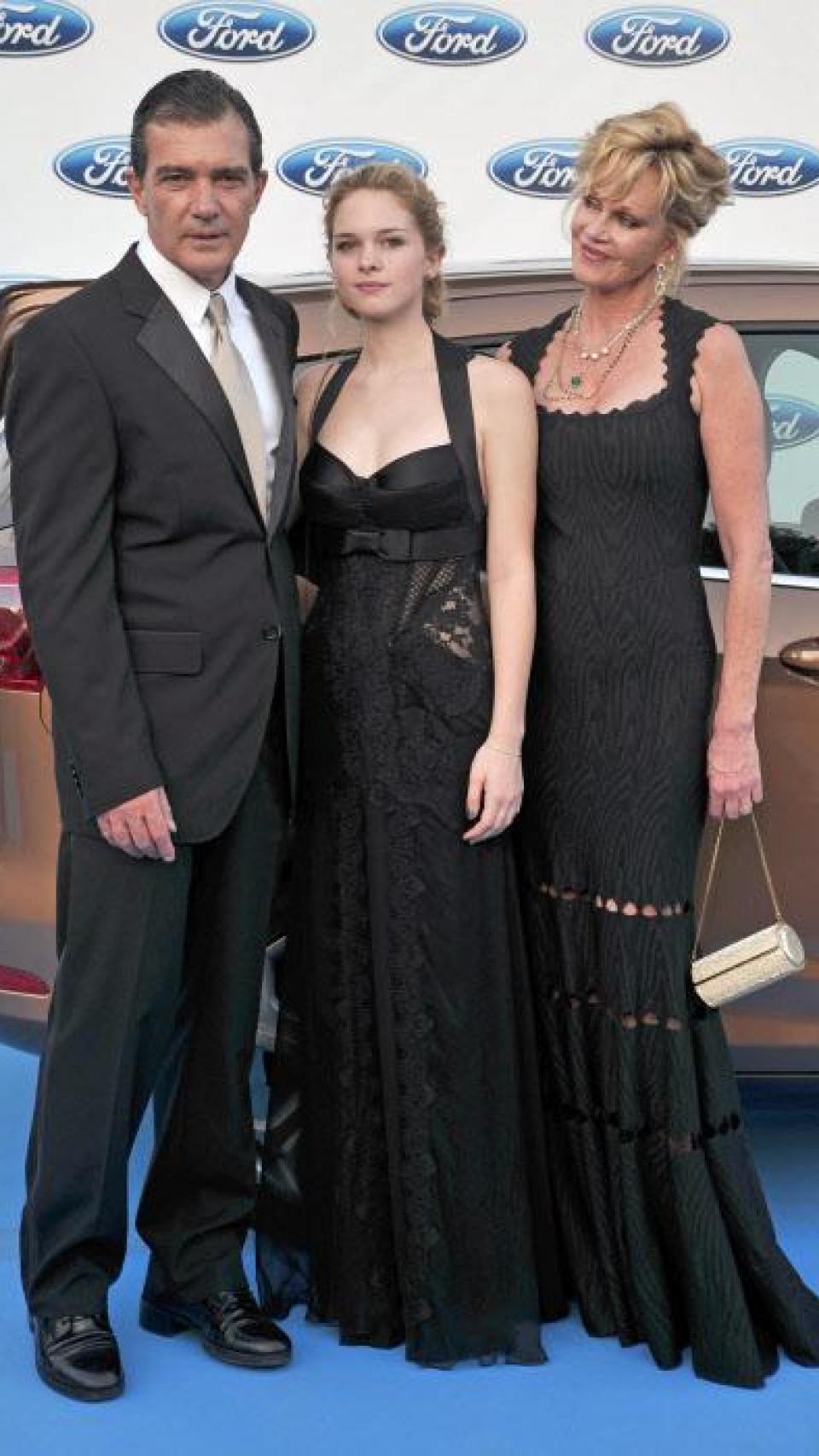 Antonio y Melanie, junto a Stella del Carmen en el año 2012.