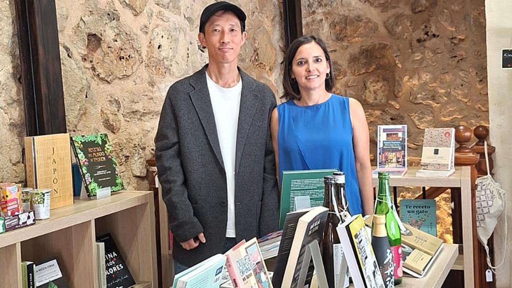 Naoki y Leire en su nuevo negocio en Urueña