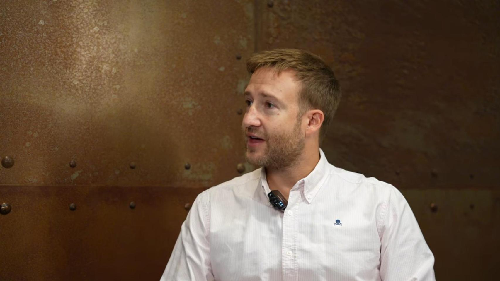 Raúl Lapeña en una entrevista con Aldo Sorrosal