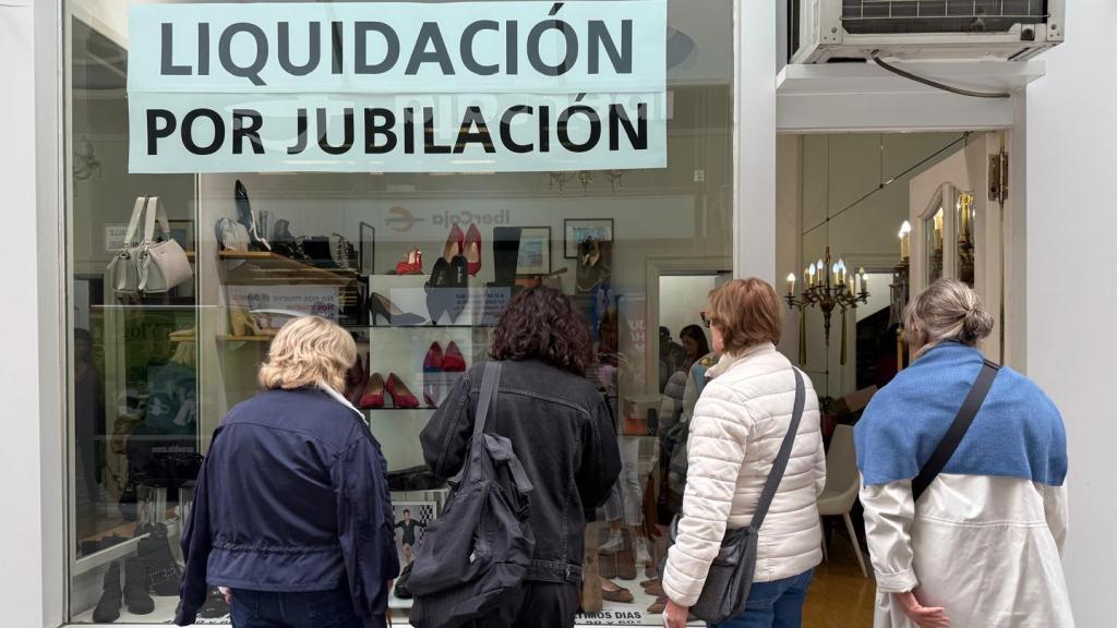 Exterior de la zapatería.