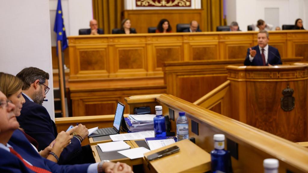 Page espetando a Núñez durante su turno de réplica.