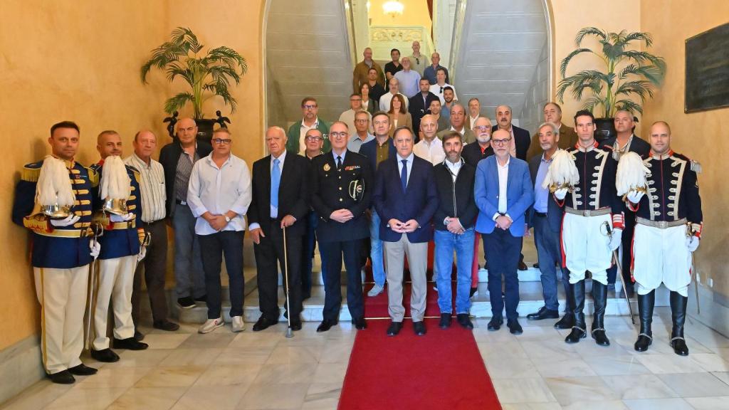 Recepción a la Escolta de Gran Gala de la Policía Local en el Ayuntamiento de Salamanca