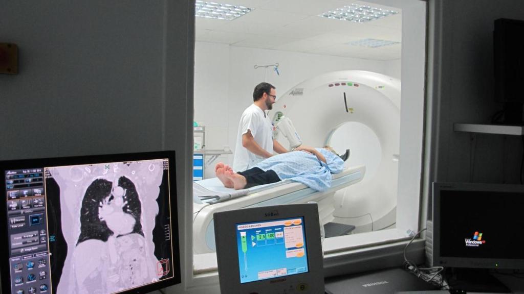 La detección temprana del cáncer de pulmón se realiza mediante TAC de baja dosis.